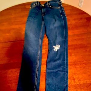 Rag&bone skinny jeans with distress detail at left knee and hems